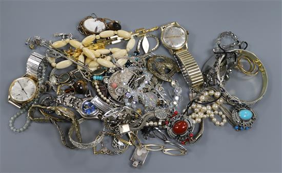 A small group of mixed costume jewellery.